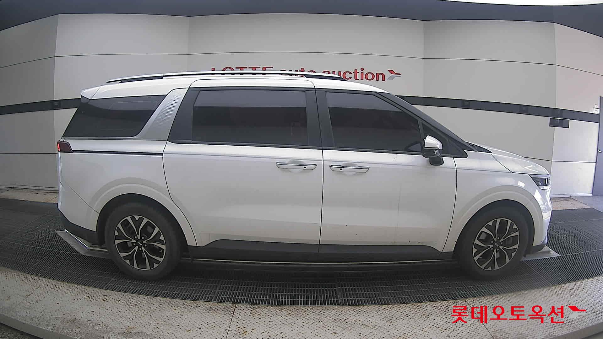 2021 - kia carnival