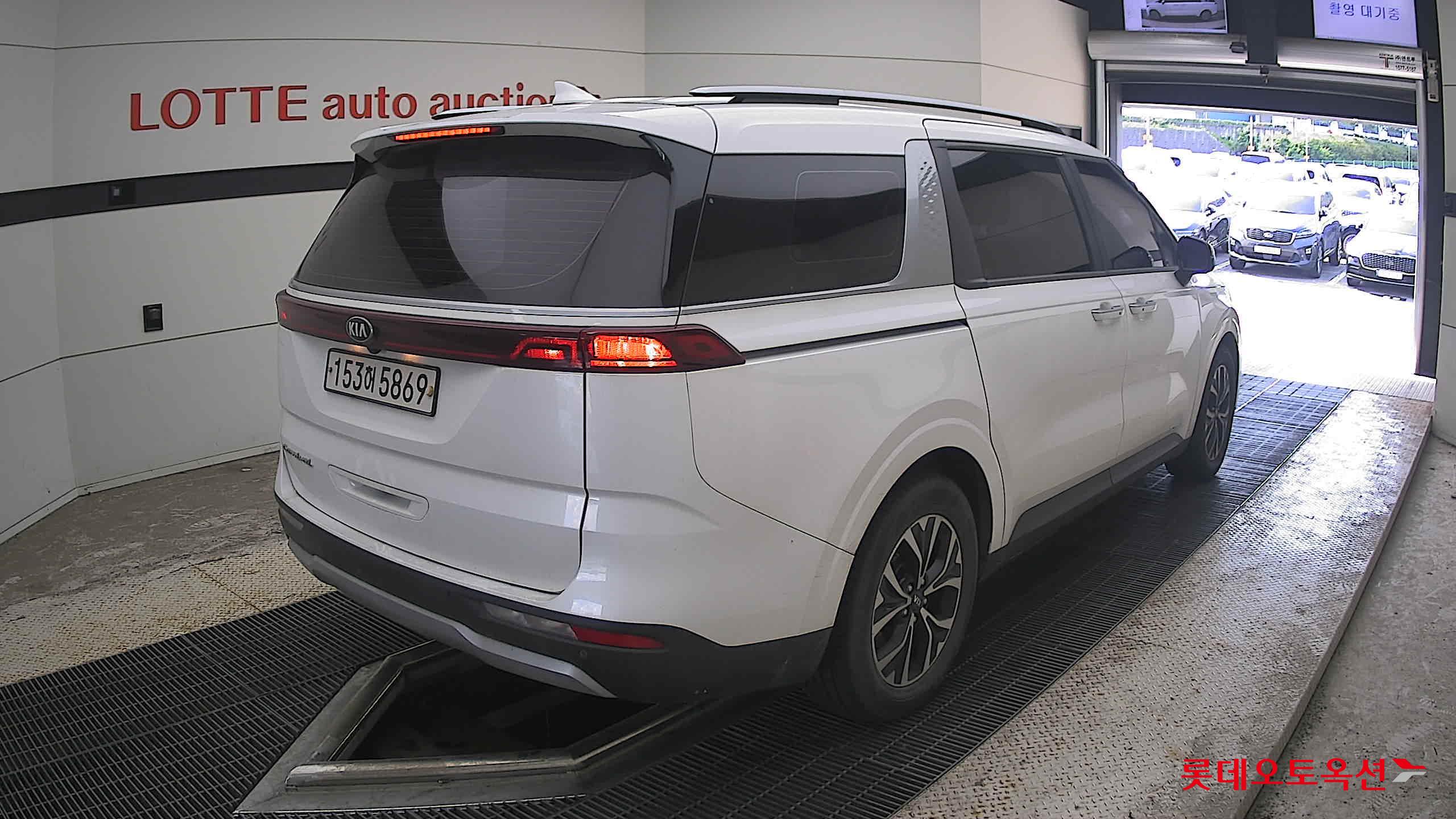 2021 - kia carnival