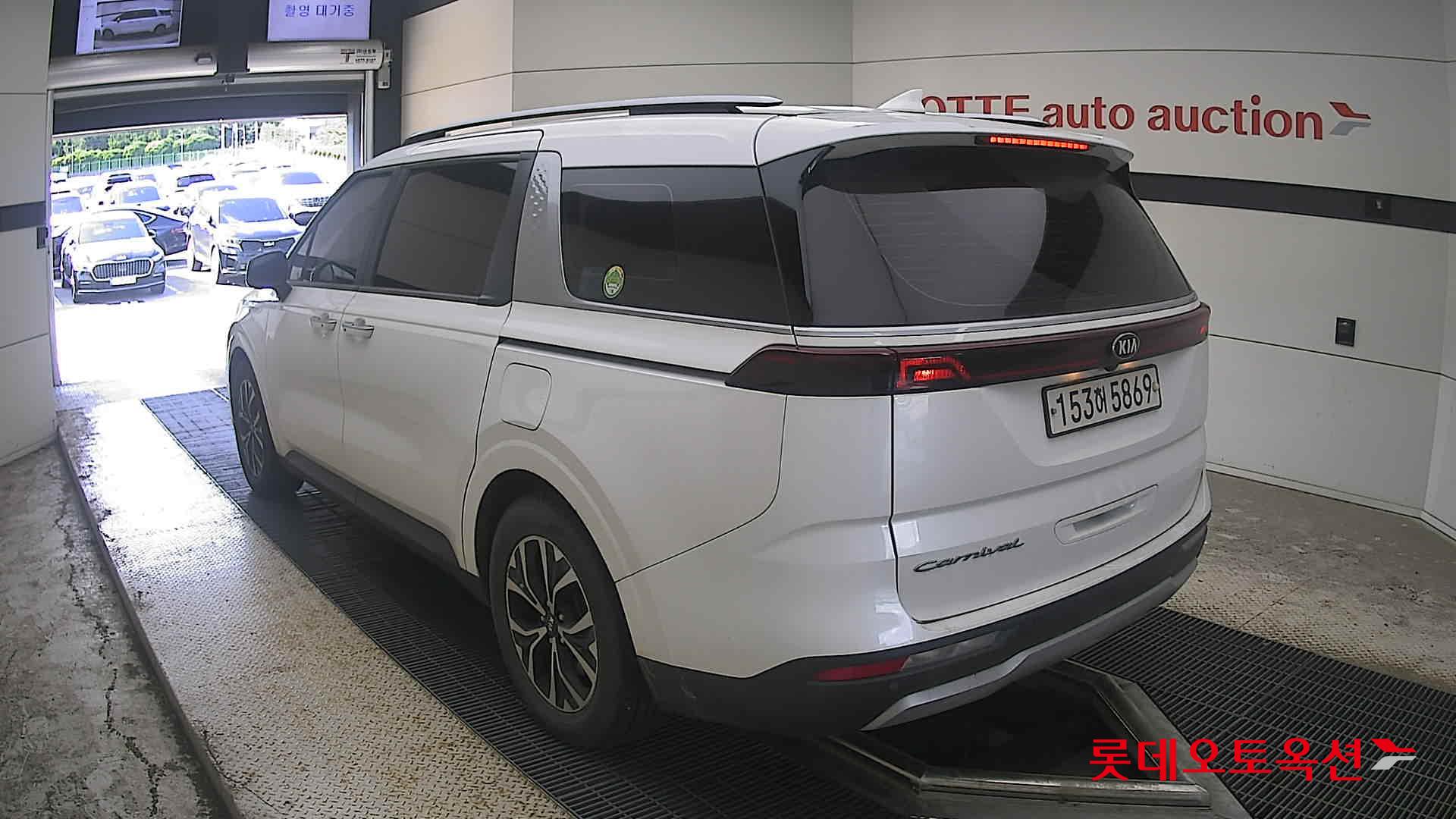 2021 - kia carnival
