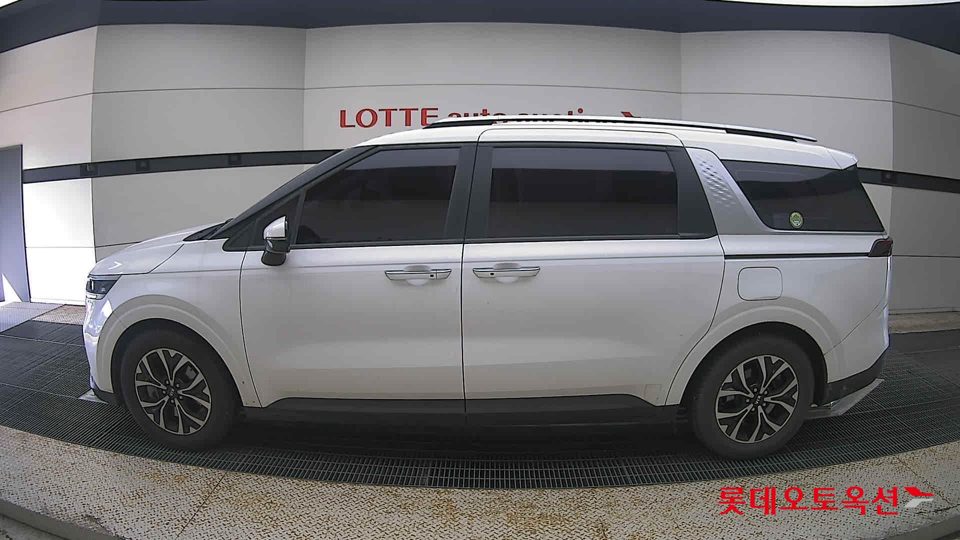 2021 - kia carnival