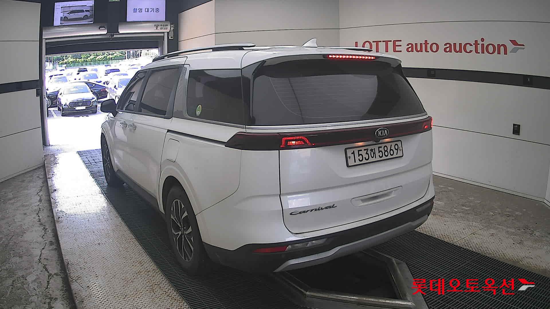 2021 - kia carnival