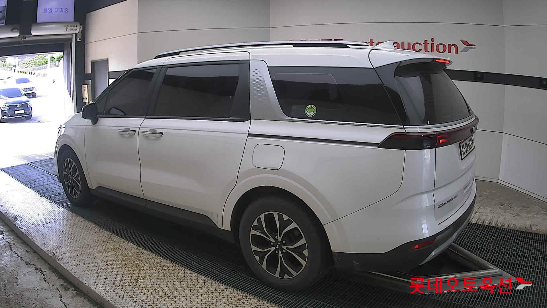 2021 - kia carnival