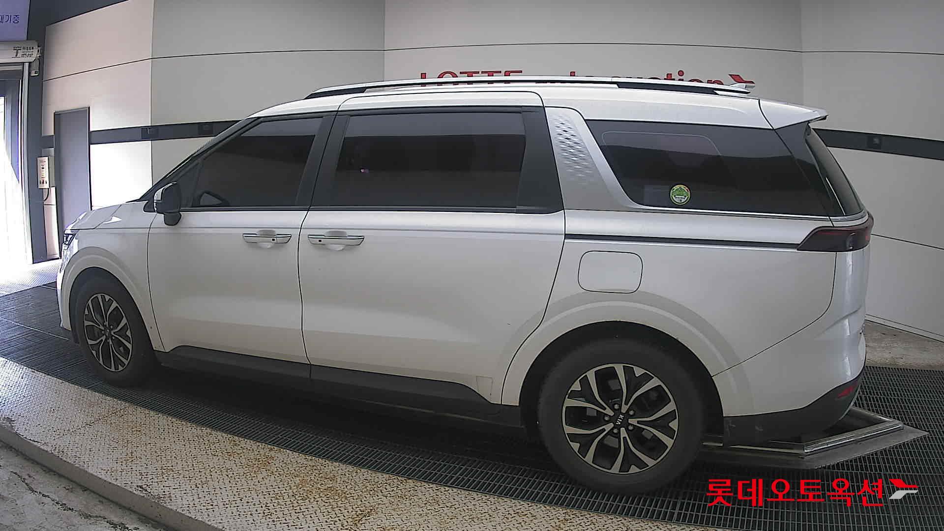 2021 - kia carnival