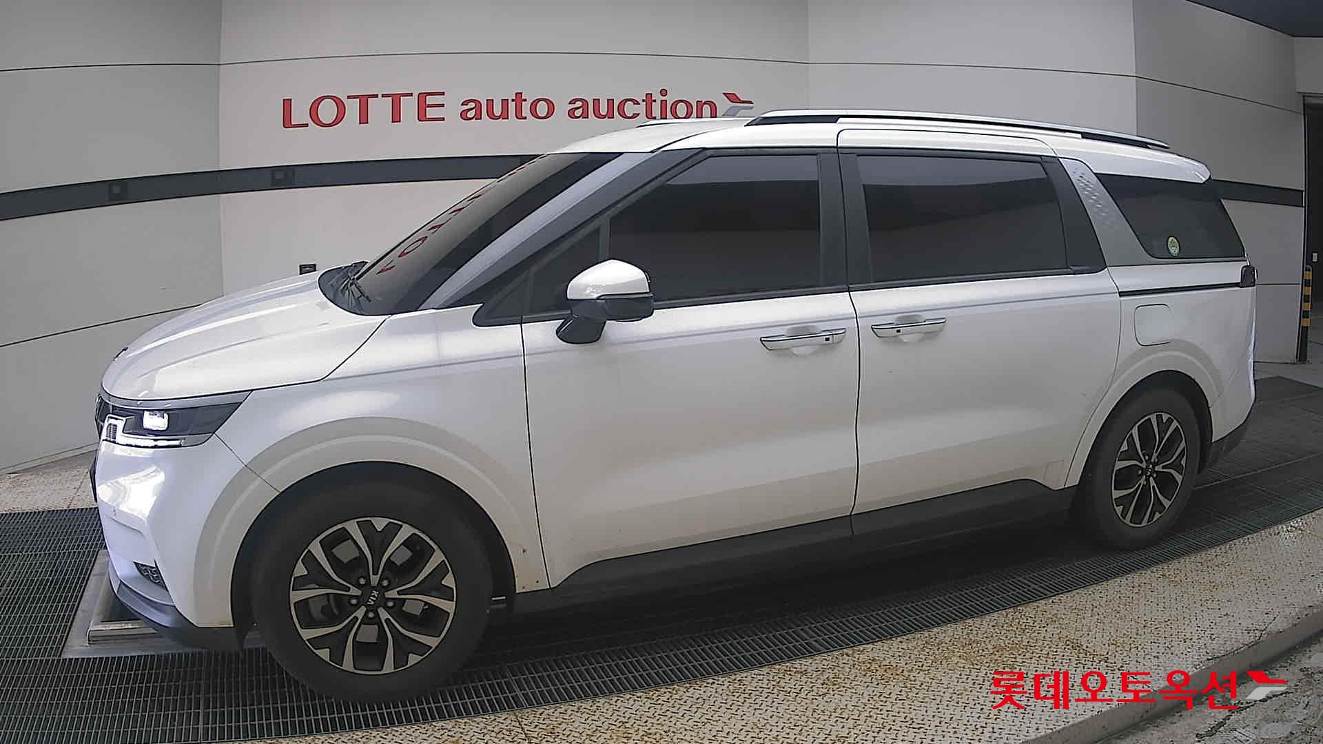 2021 - kia carnival