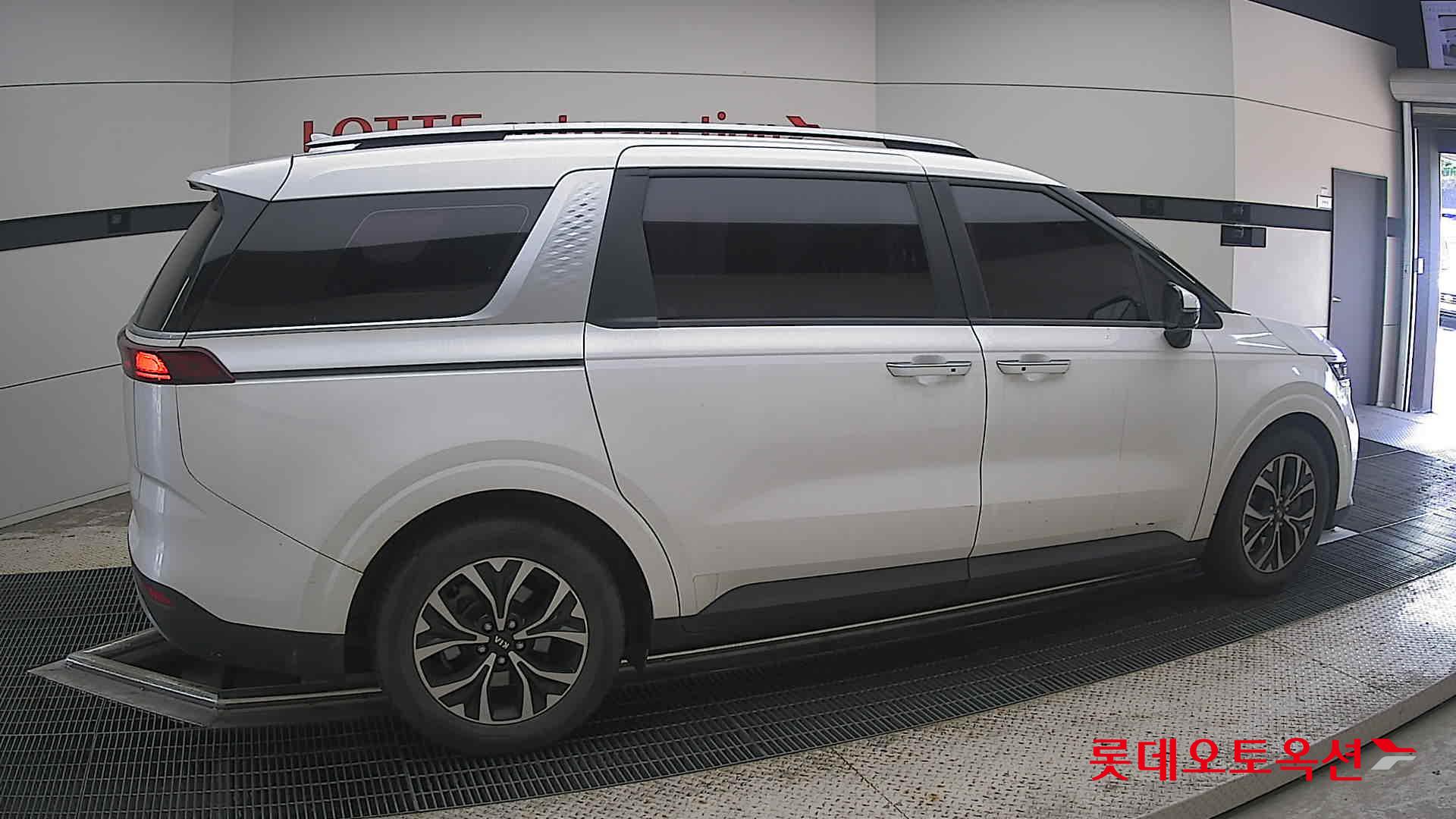 2021 - kia carnival