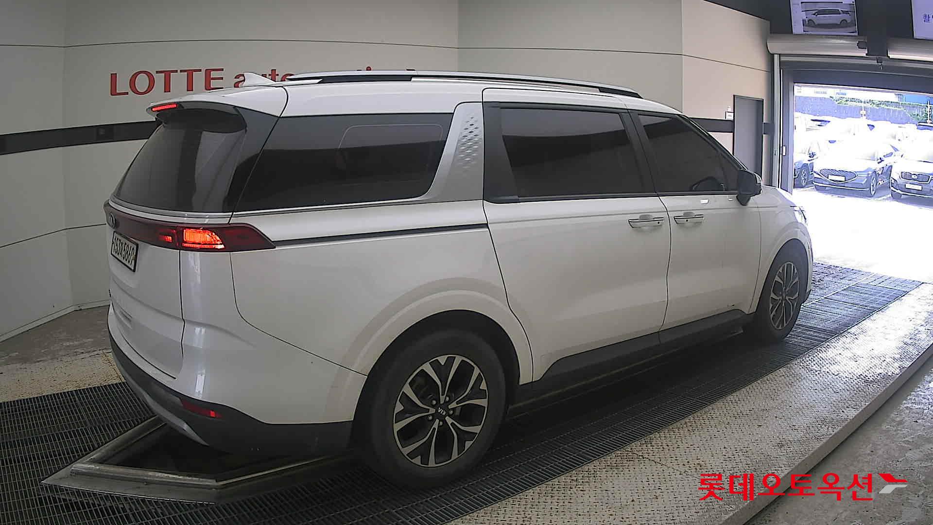 2021 - kia carnival