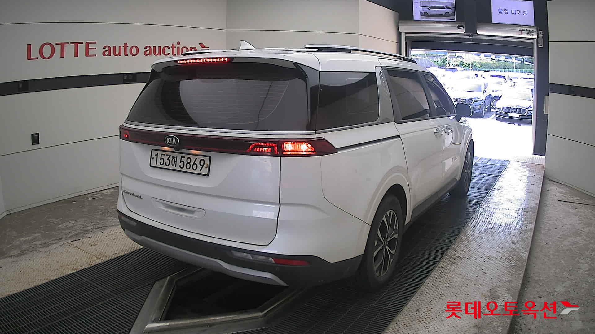 2021 - kia carnival