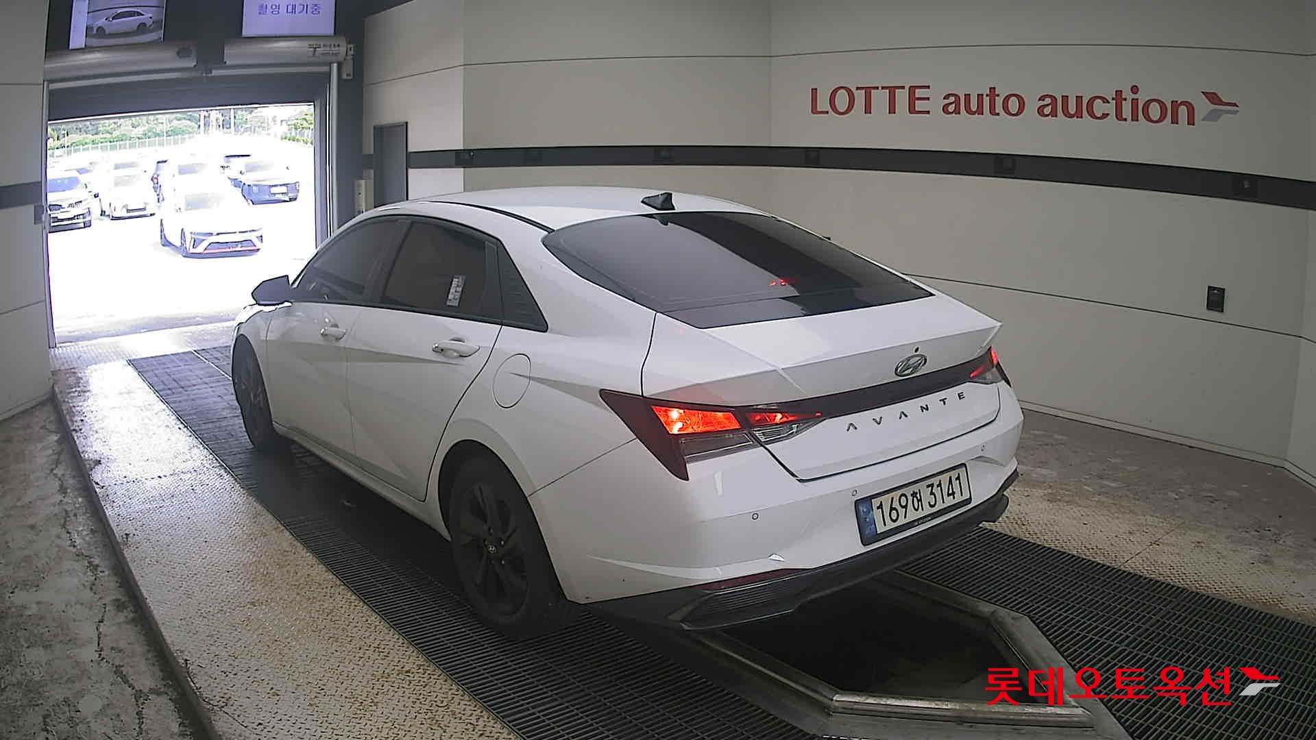 هيونداي أفانتي 2023 MODERN