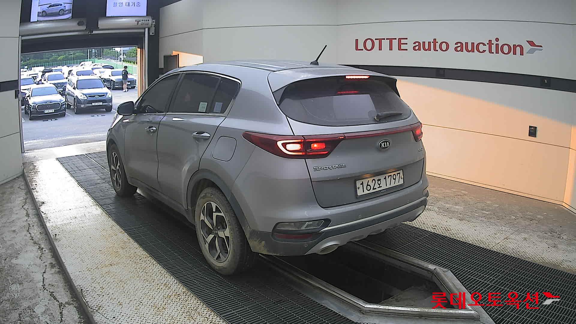 2021 - kia sportage