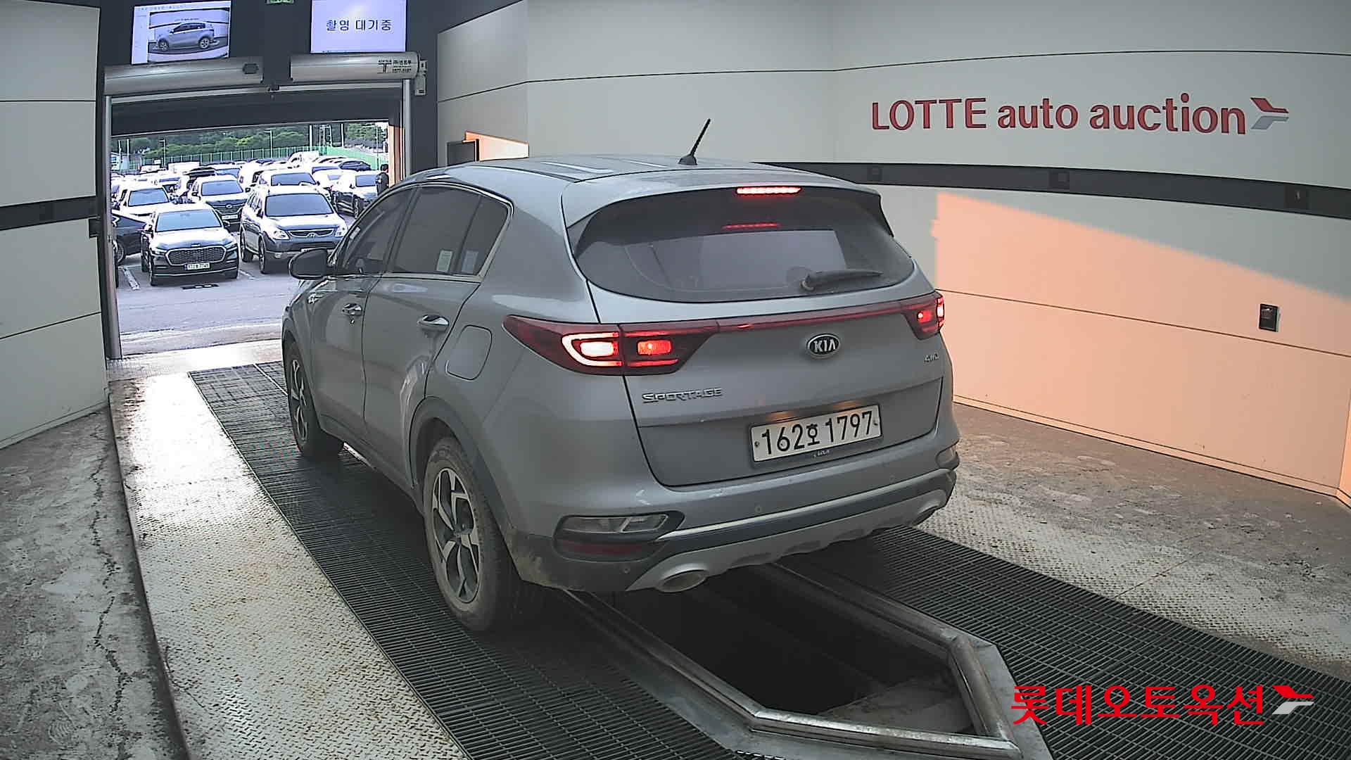 2021 - kia sportage