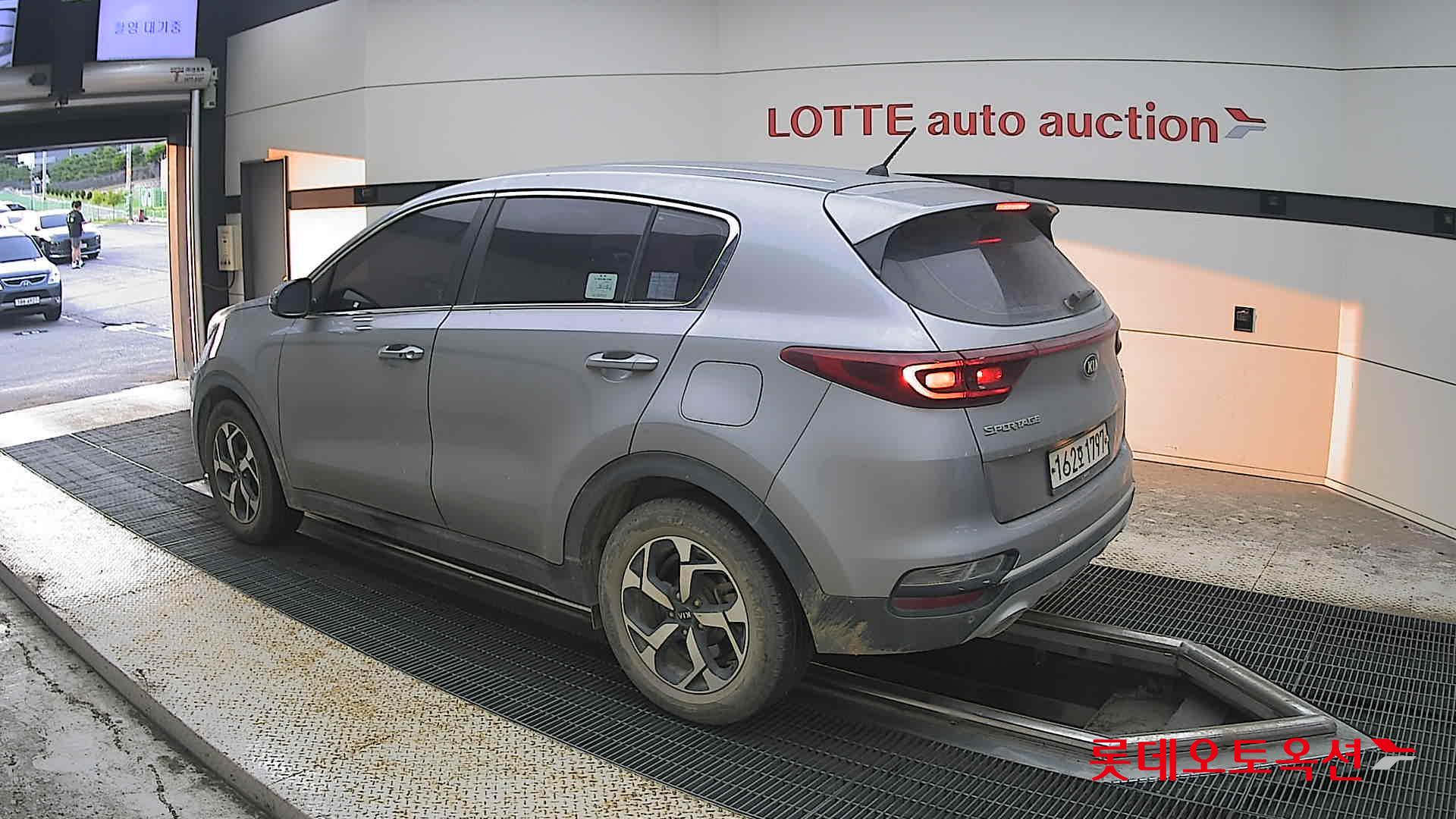 2021 - kia sportage