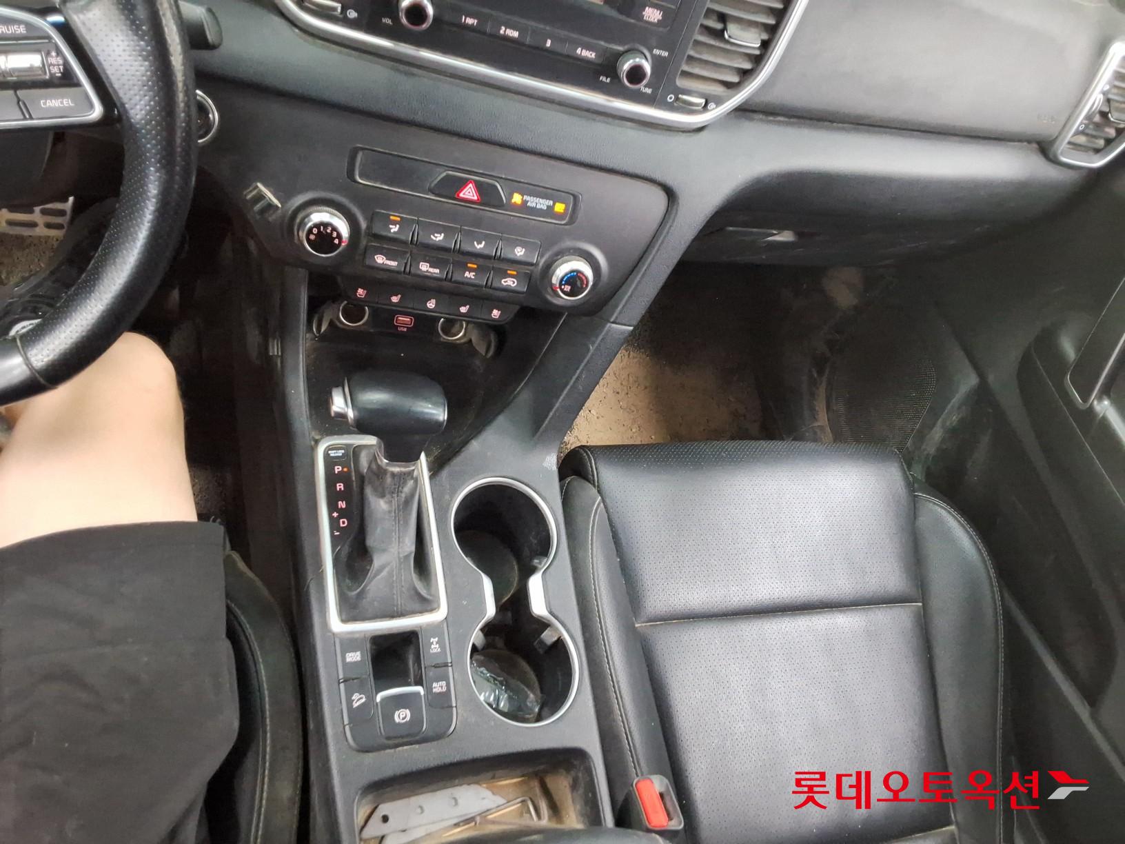 2021 - kia sportage
