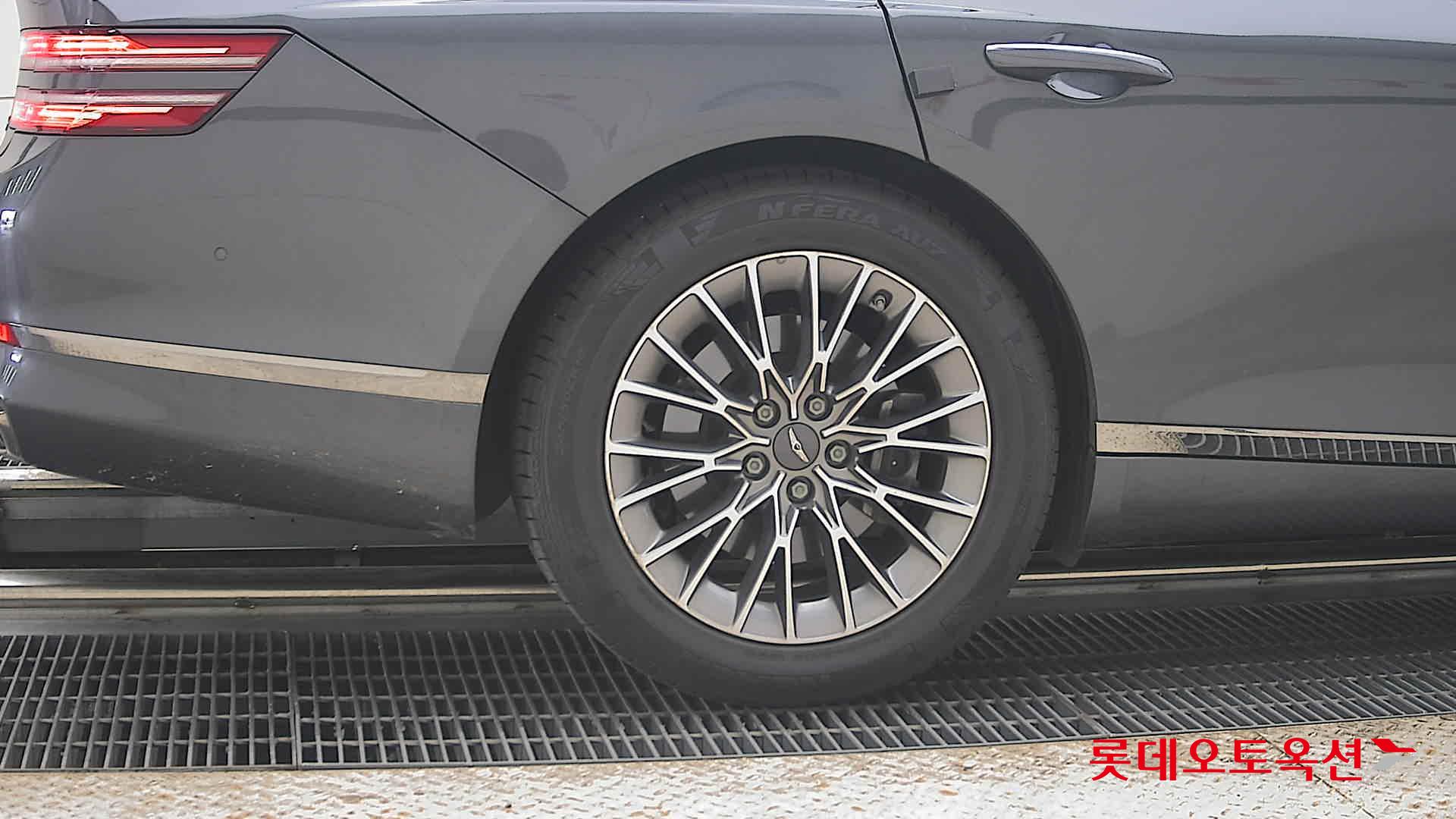 2021 - genesis g80