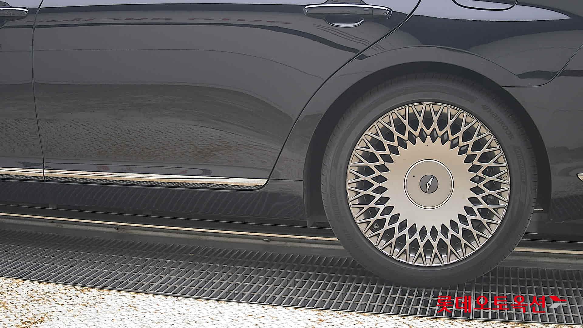 2021 - genesis g90