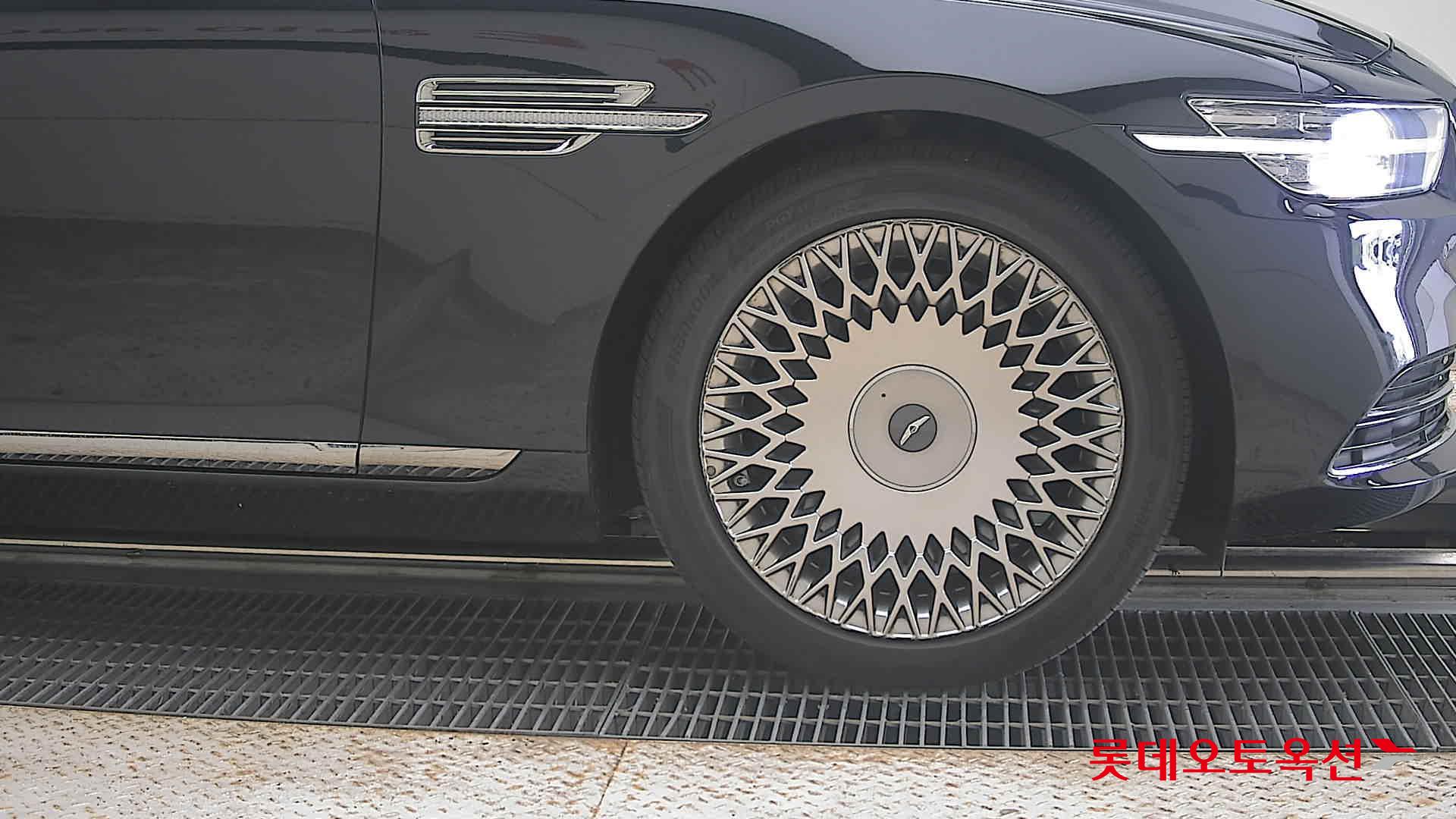2021 - genesis g90