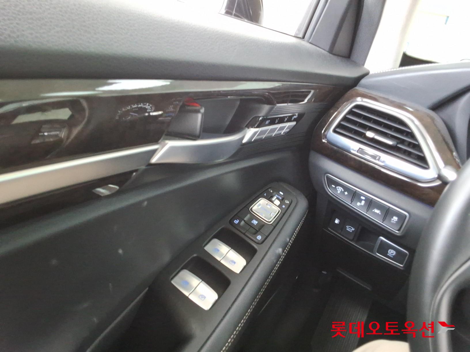 2021 - genesis g90