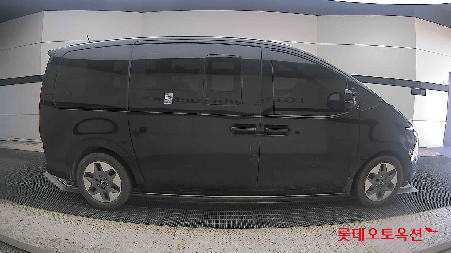 2022 - hyundai staria