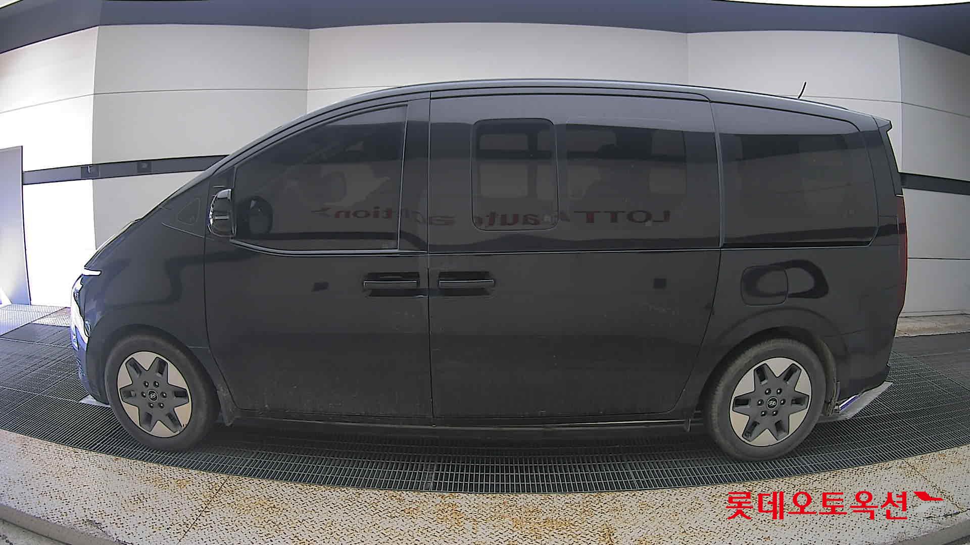 2022 - hyundai staria