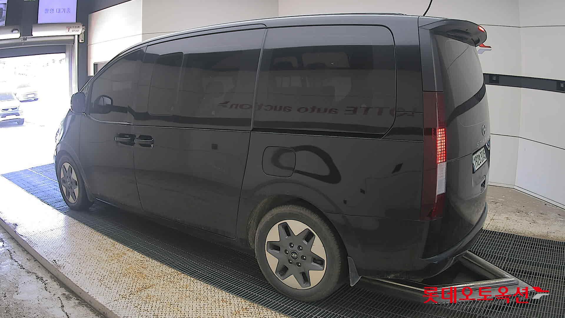 2022 - hyundai staria