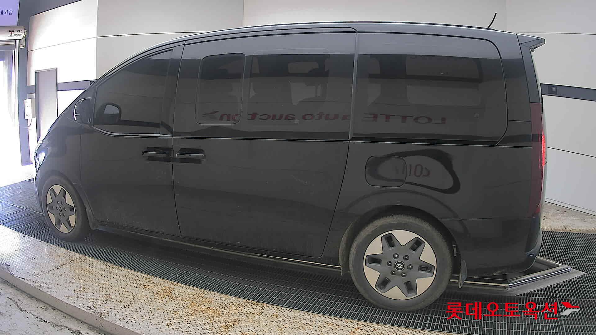 2022 - hyundai staria