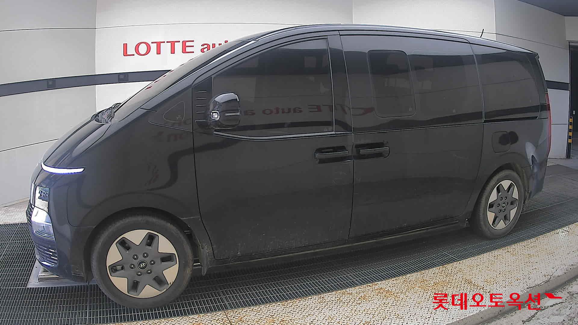 2022 - hyundai staria