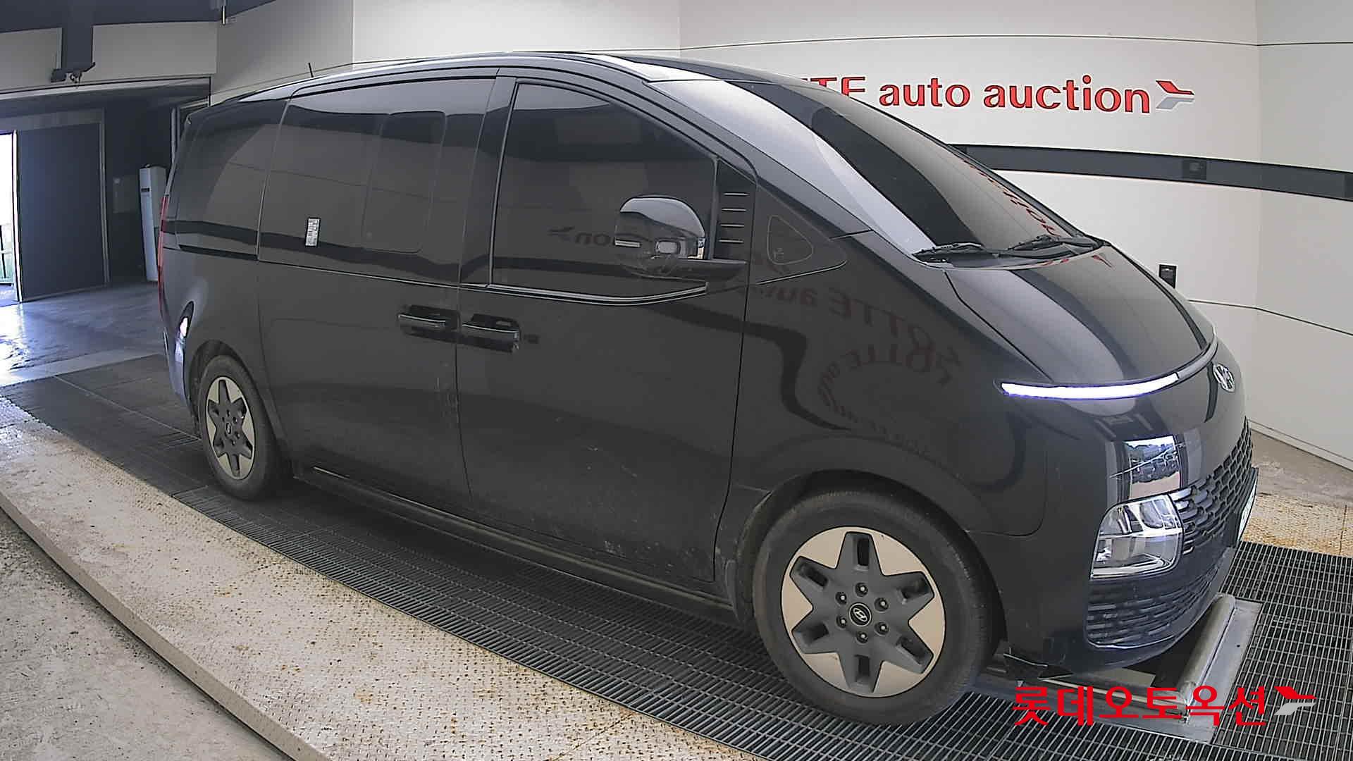 2022 - hyundai staria