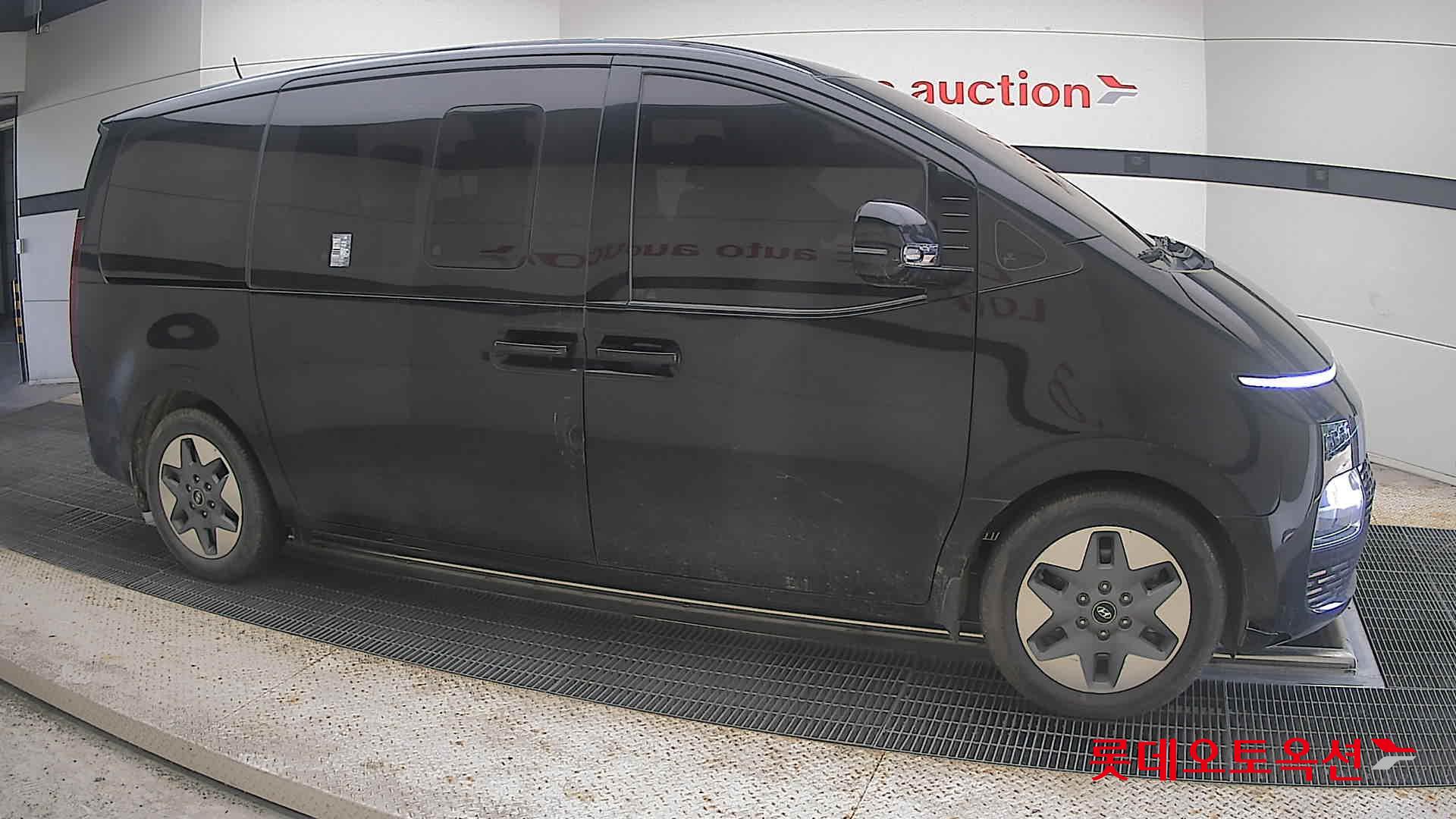 2022 - hyundai staria