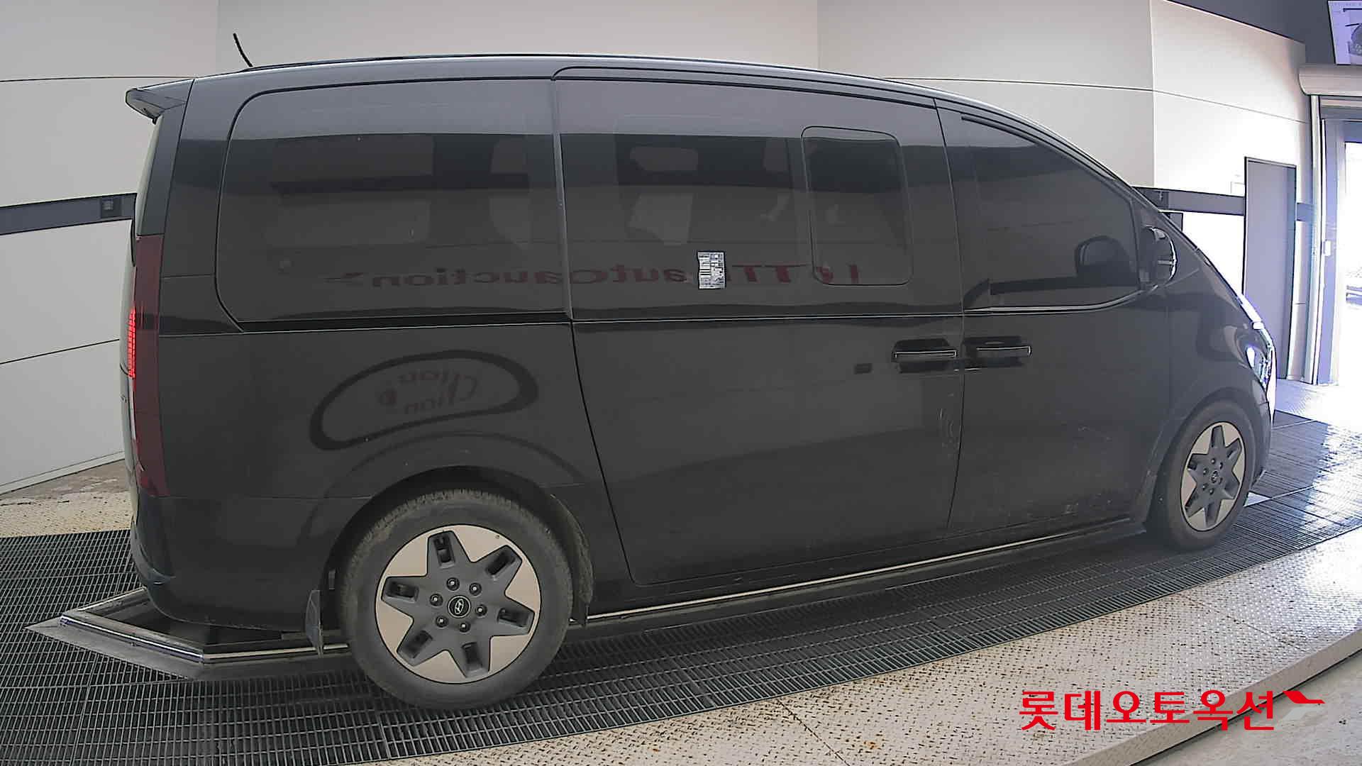2022 - hyundai staria