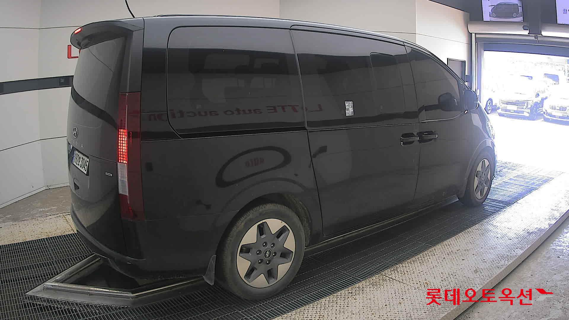 2022 - hyundai staria