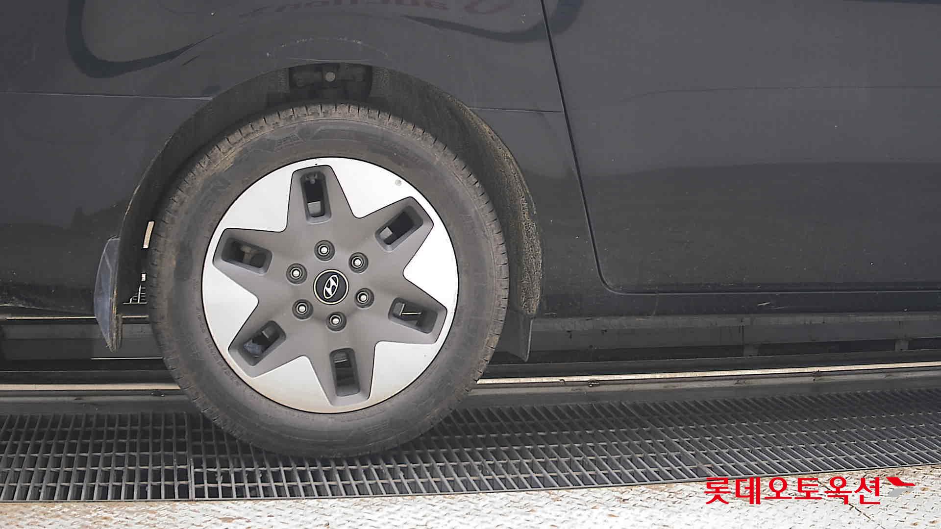 2022 - hyundai staria