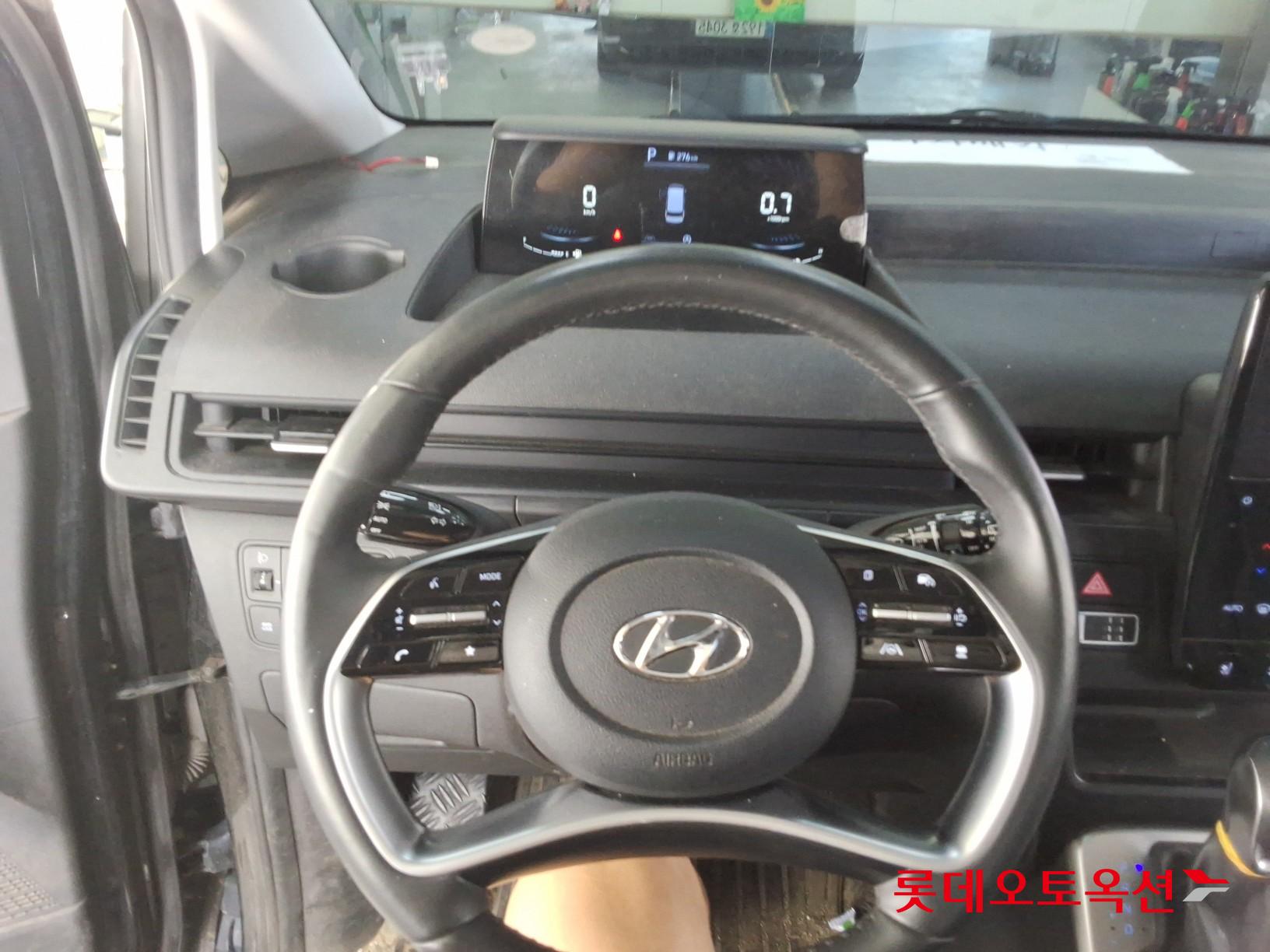 2022 - hyundai staria