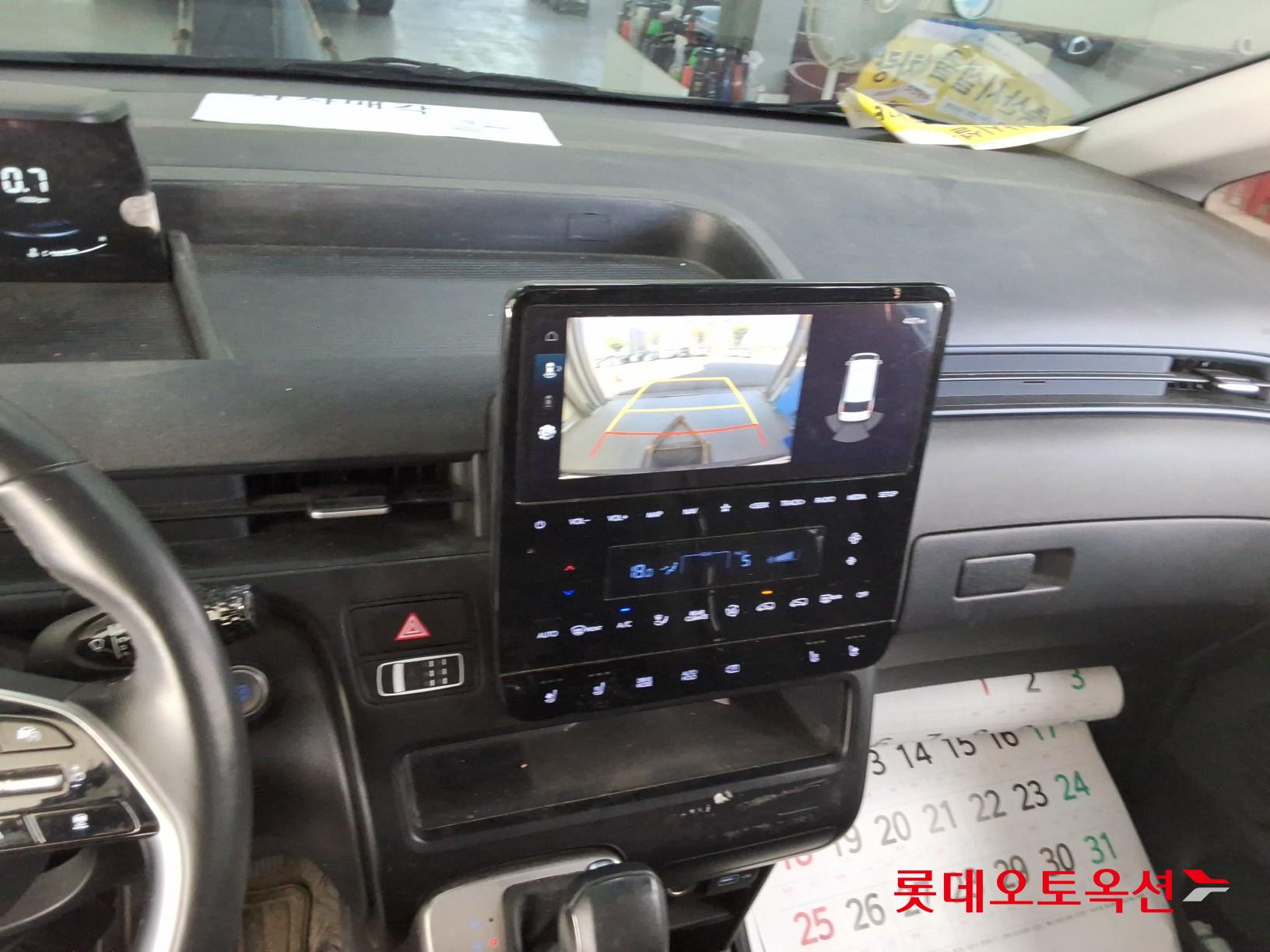 2022 - hyundai staria