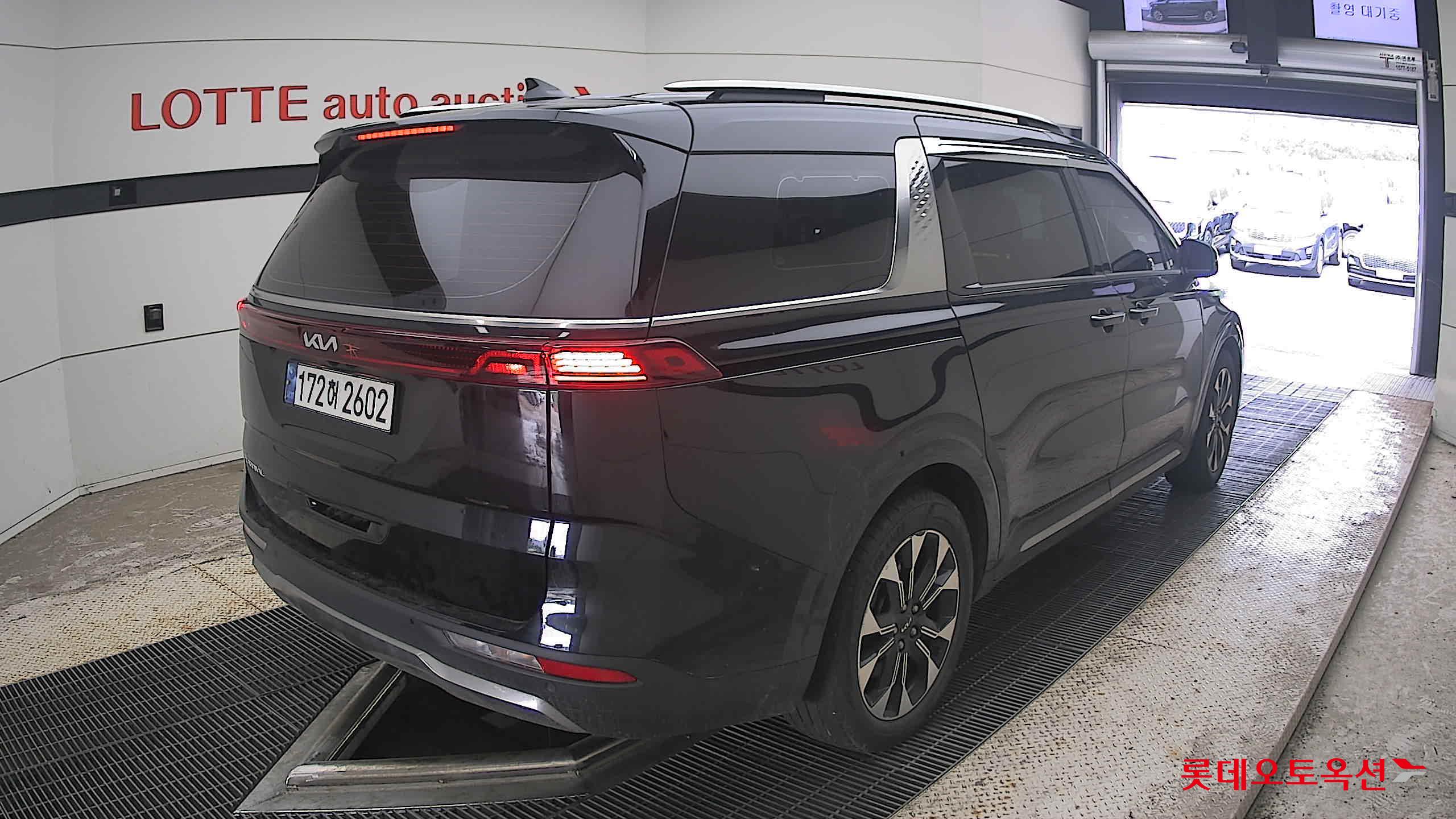 2023 - kia carnival