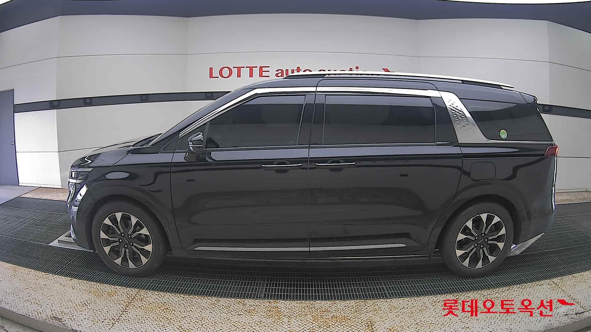 2023 - kia carnival
