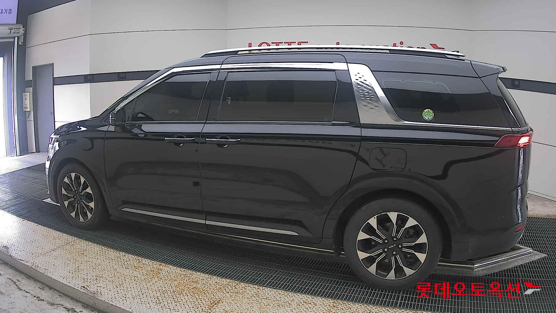 2023 - kia carnival