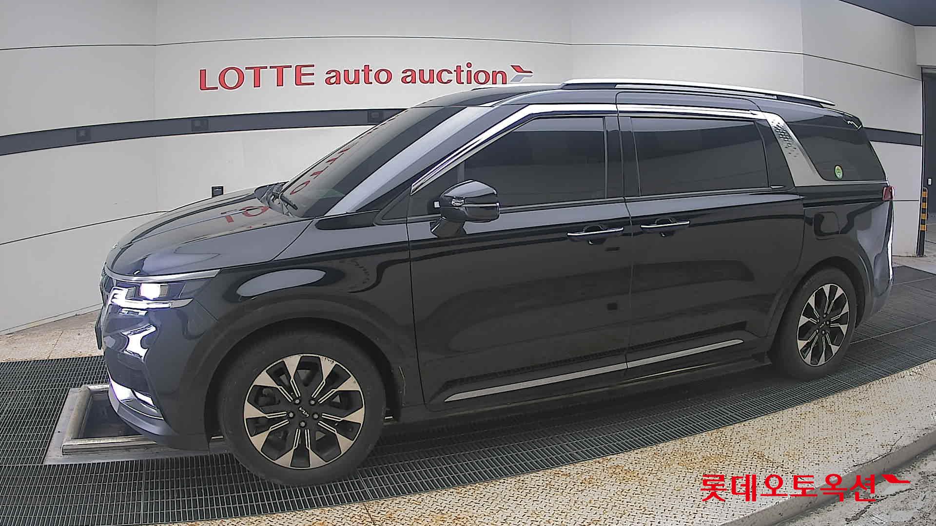 2023 - kia carnival