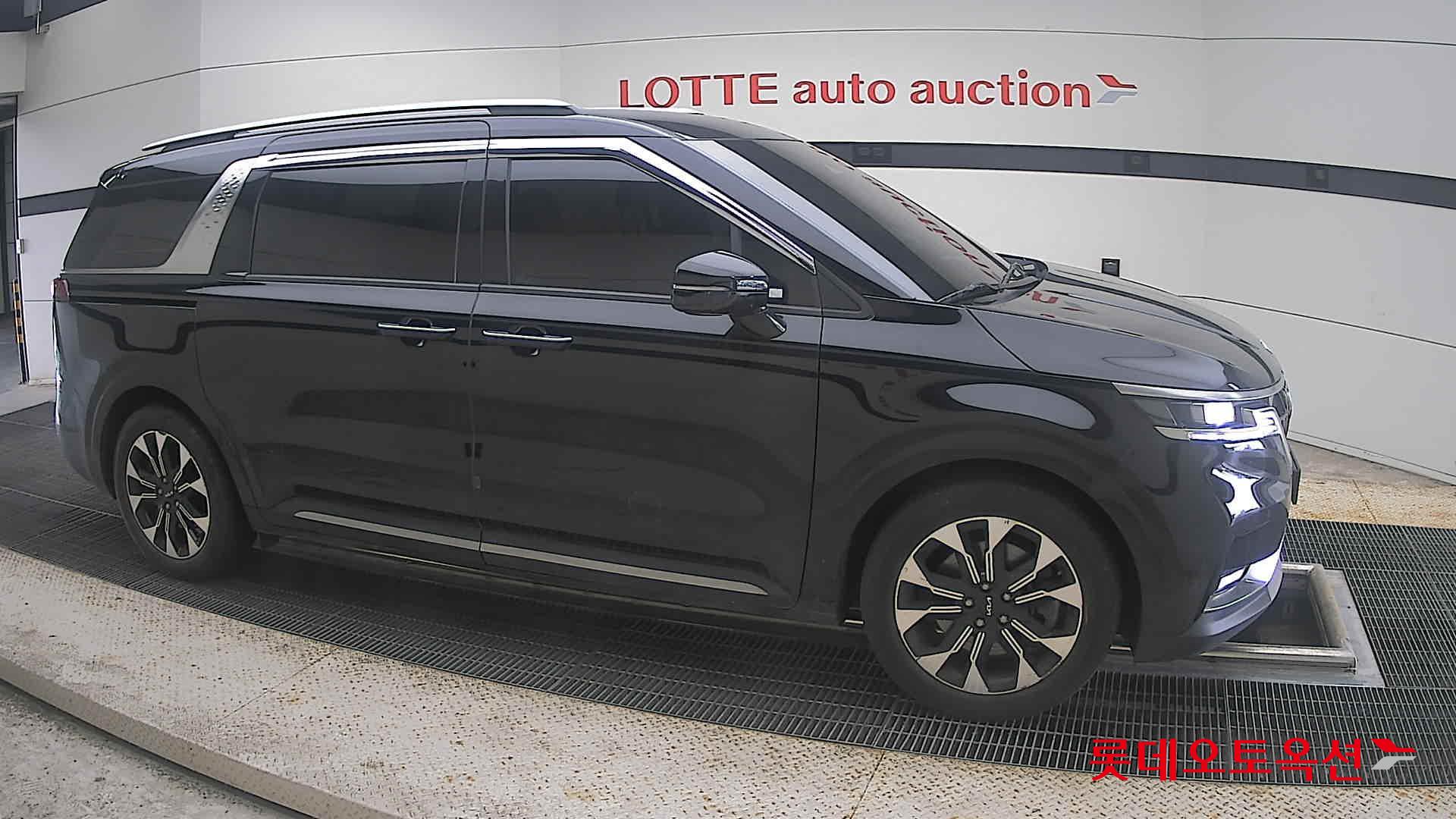 2023 - kia carnival