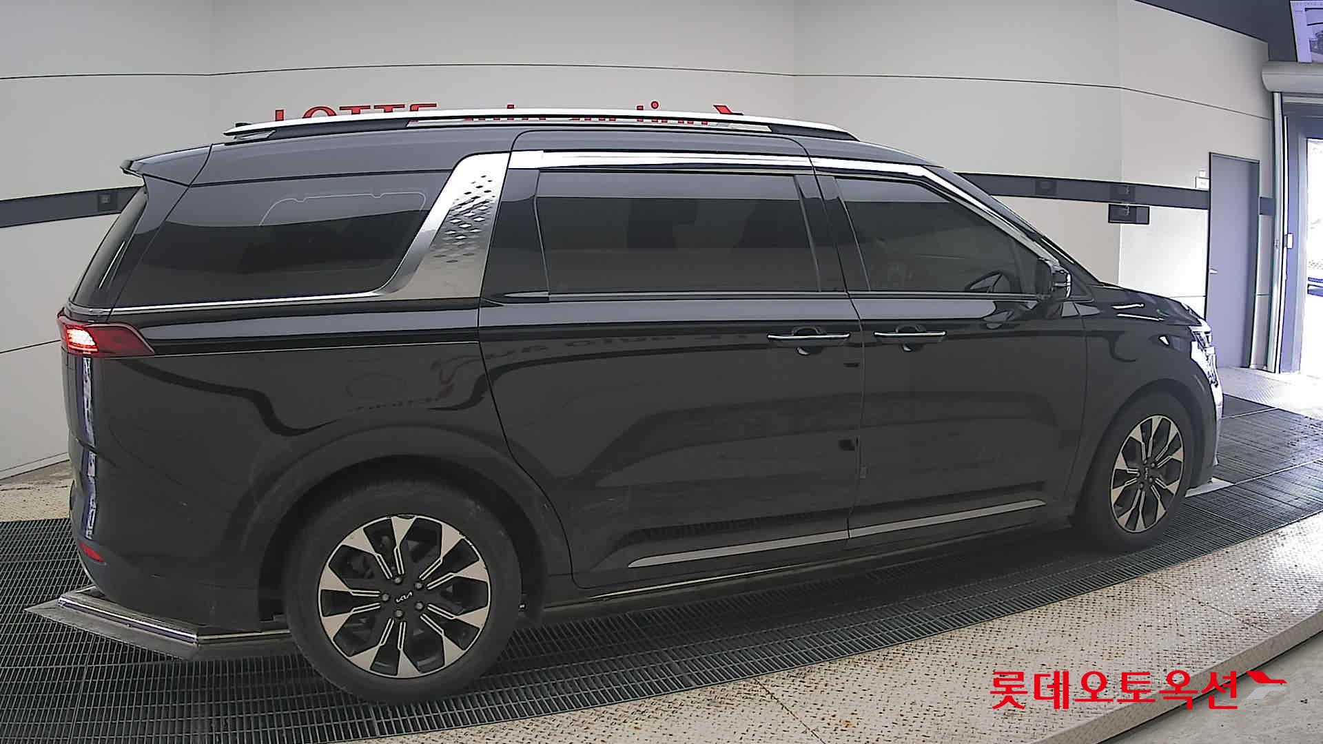 2023 - kia carnival