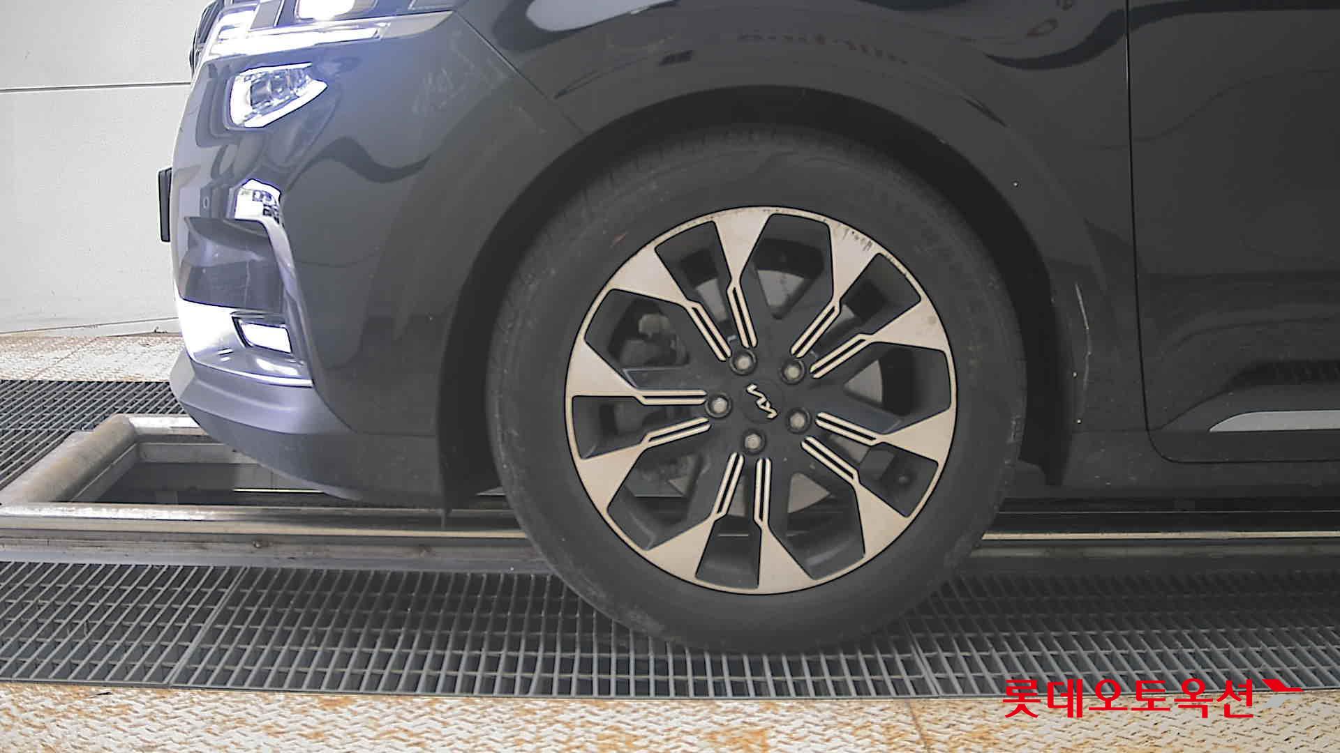2023 - kia carnival