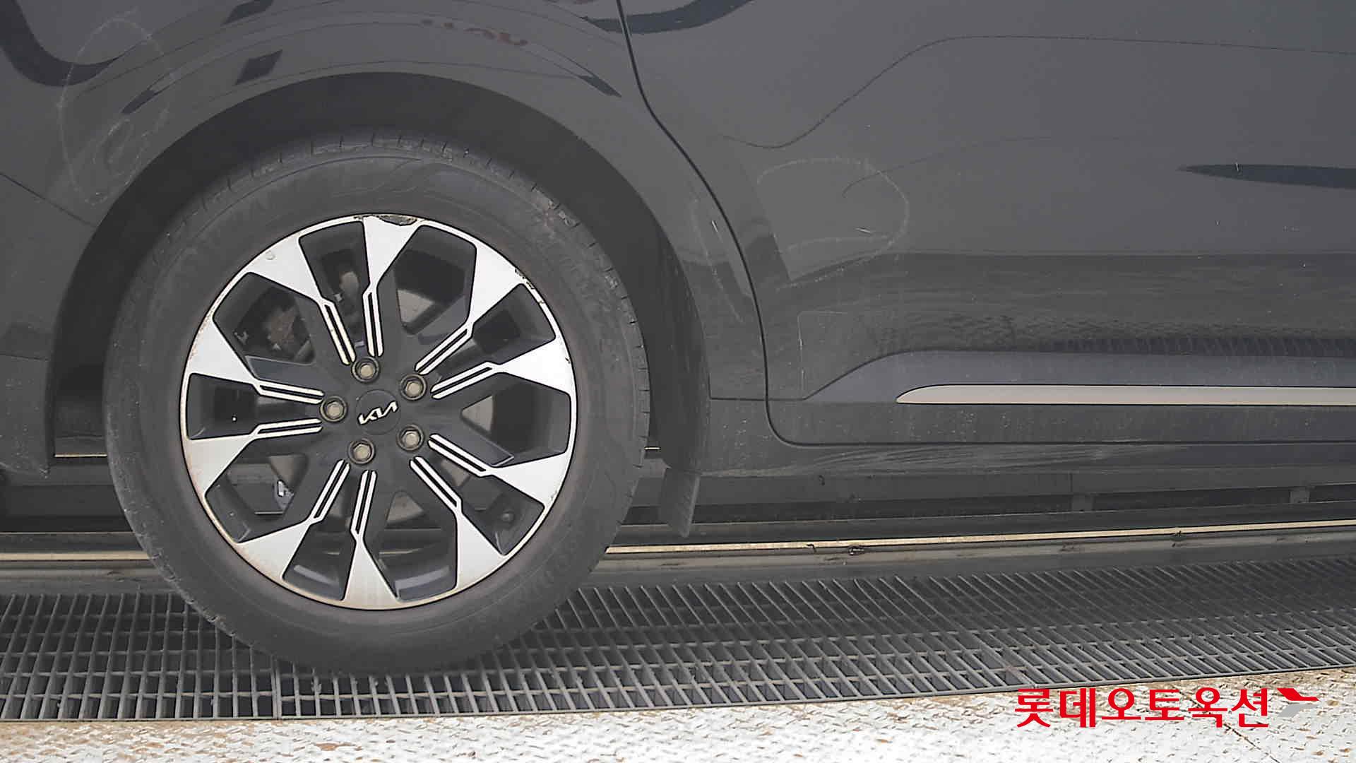 2023 - kia carnival