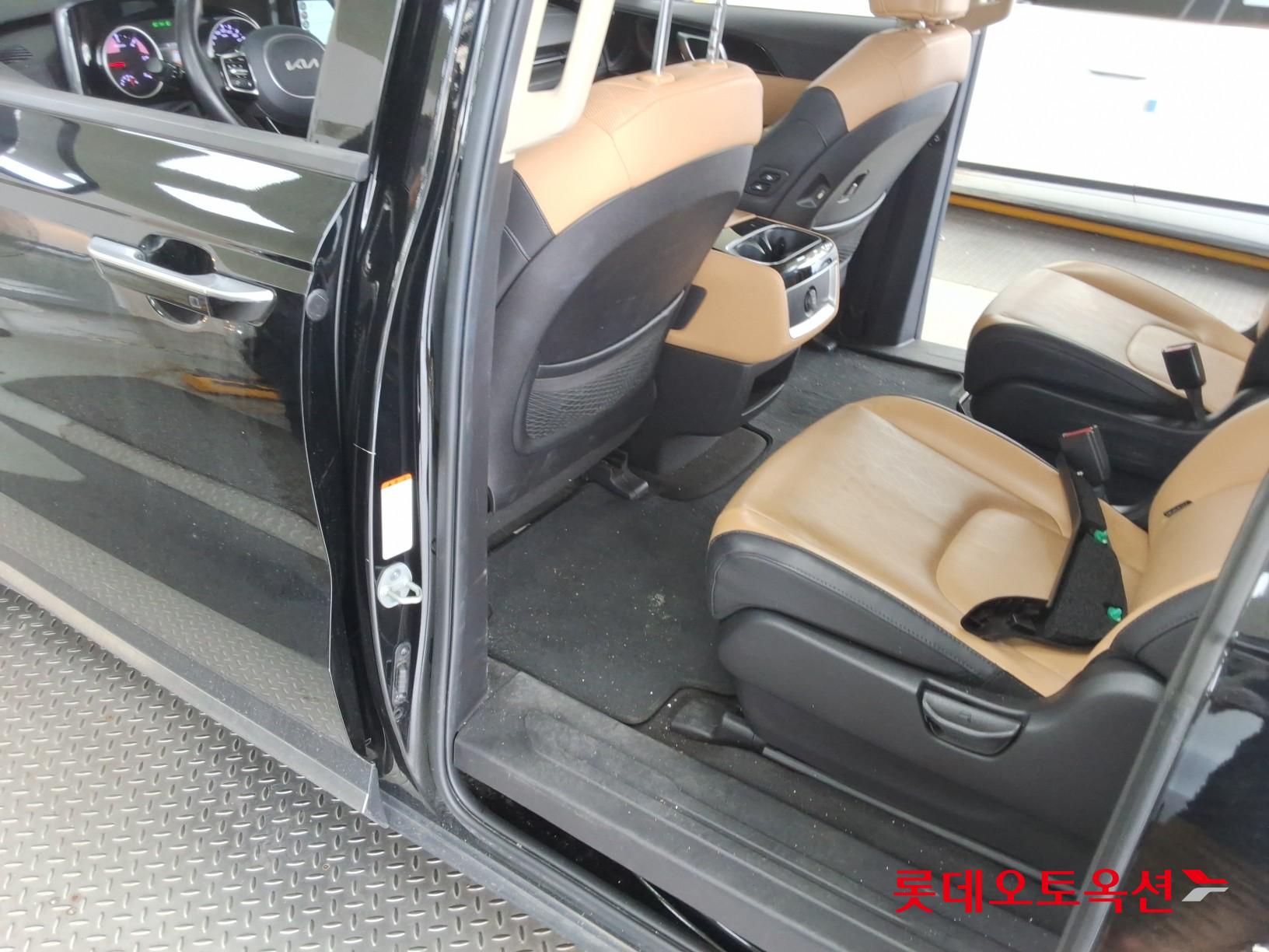 2023 - kia carnival