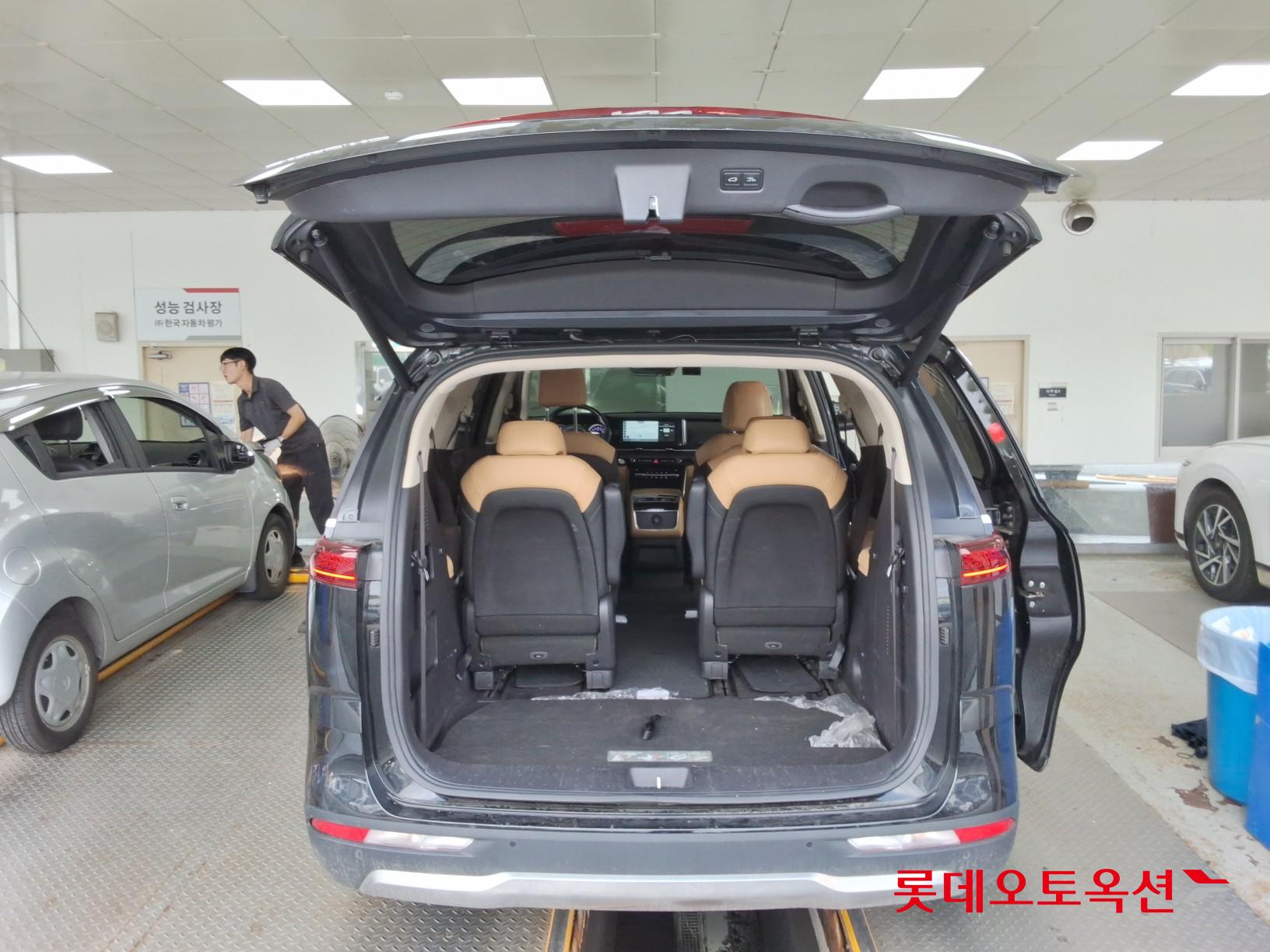 2023 - kia carnival