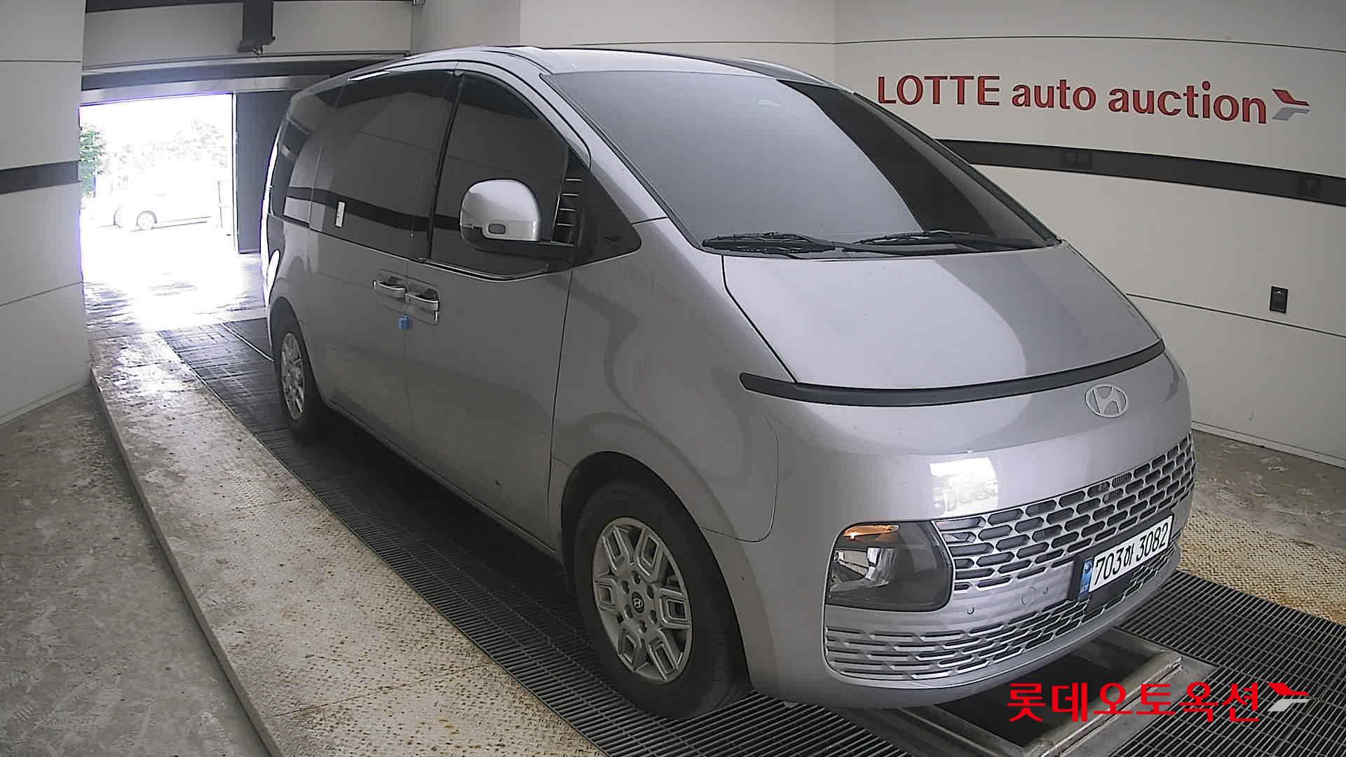 هيونداي ستاريا 2025 AT