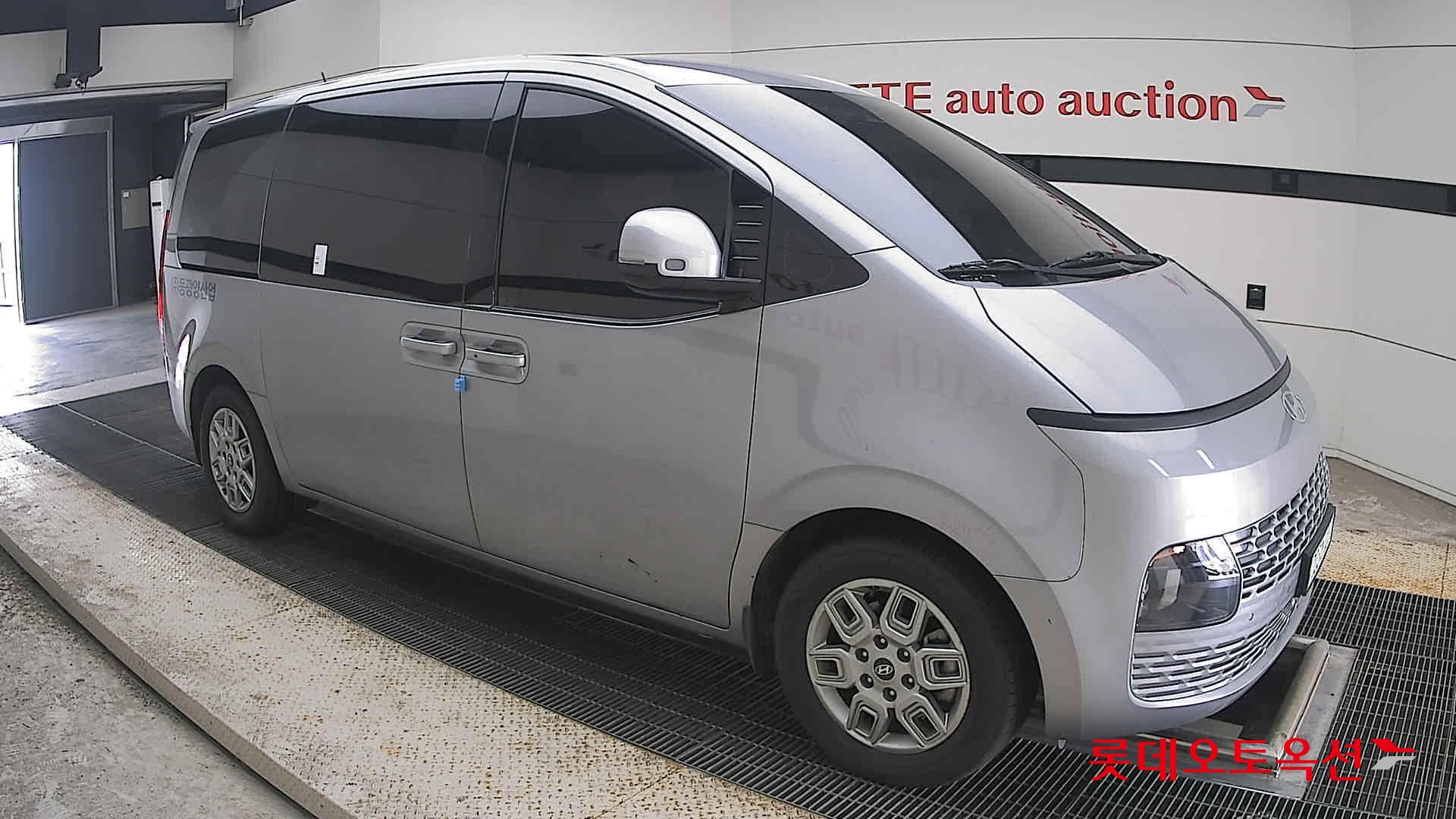 هيونداي ستاريا 2025 AT