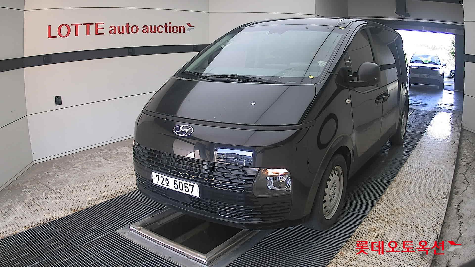 2022 - hyundai staria
