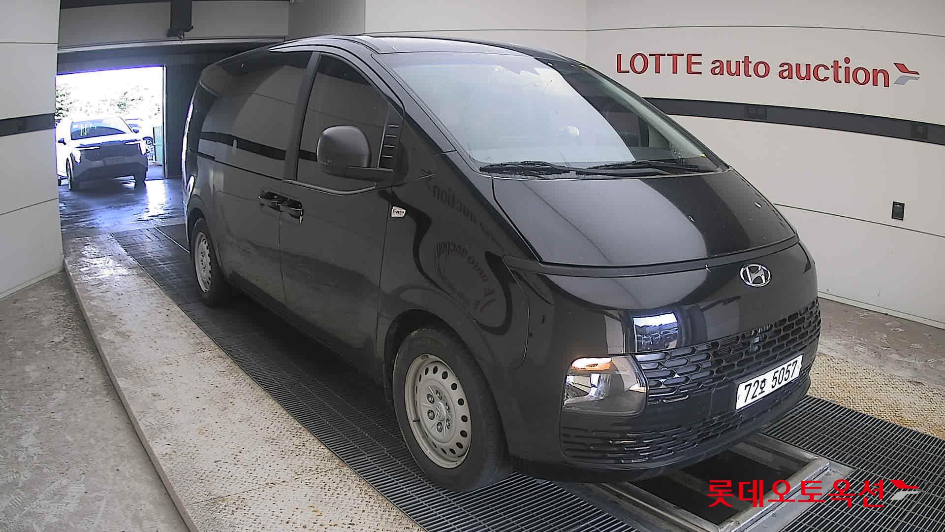 2022 - hyundai staria