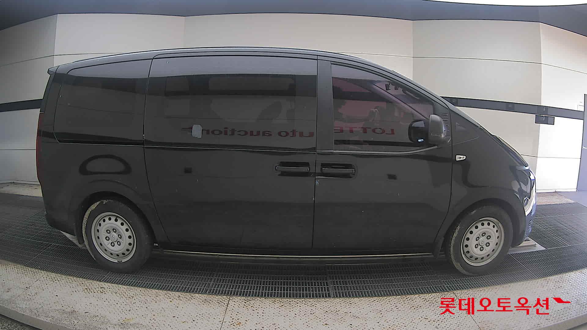 2022 - hyundai staria