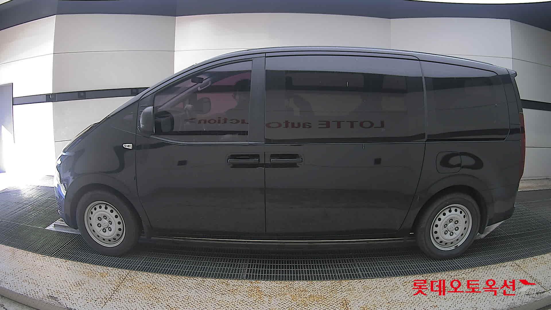 2022 - hyundai staria