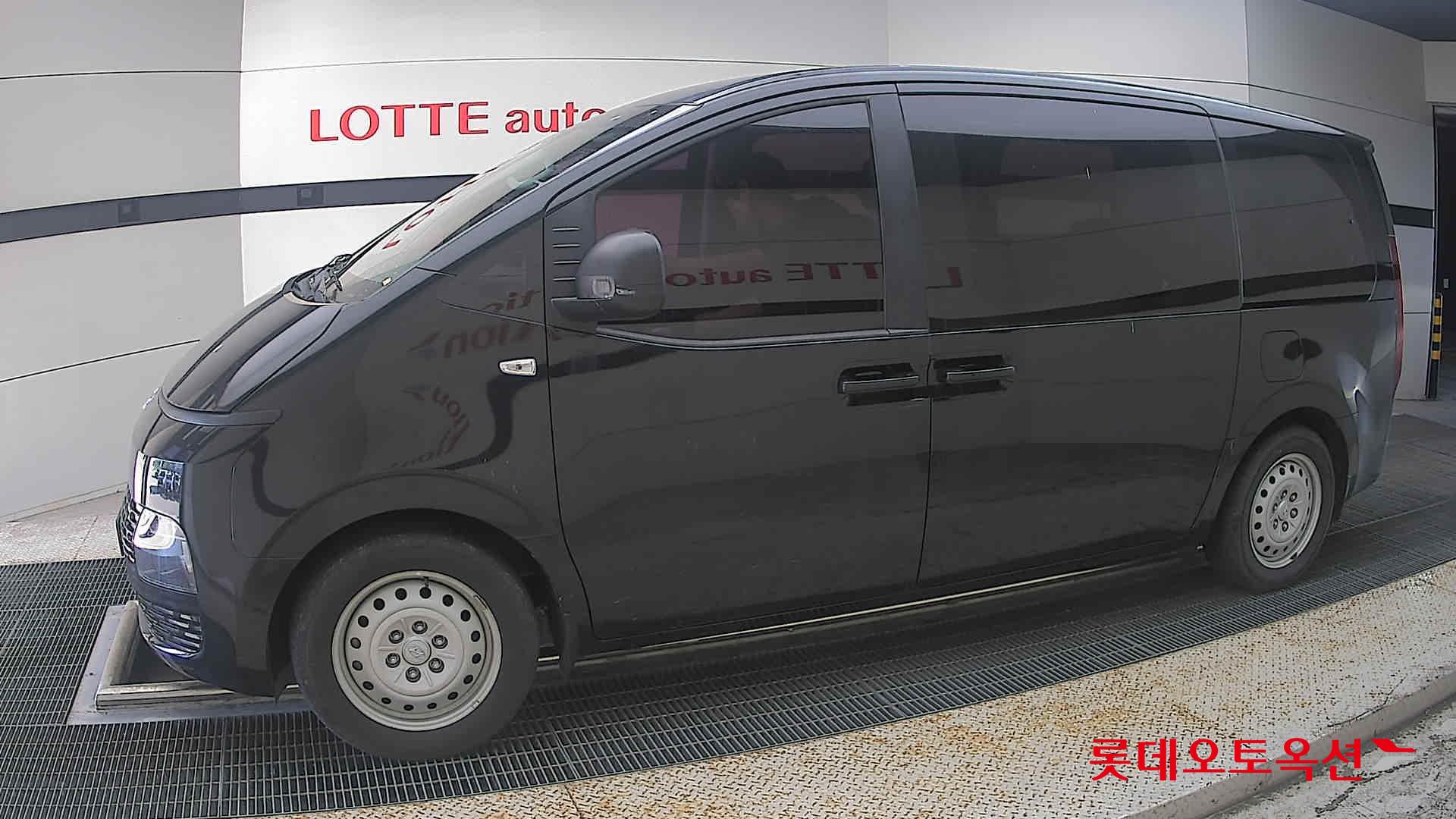 2022 - hyundai staria