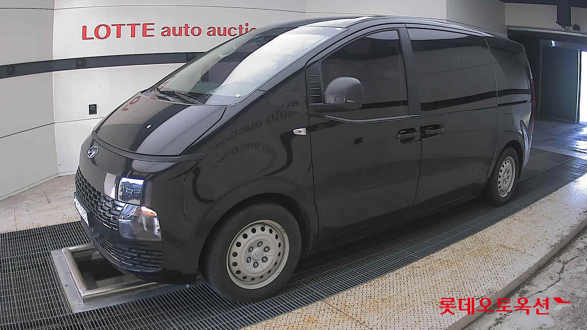 2022 - hyundai staria